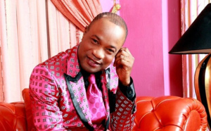 Koffi Olomidé se fait coffrer pour s'être fait appeler "Vieux Ebola"