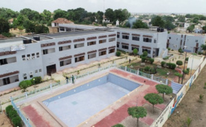Soulagement à l'Université Iba Der Thiam de Thiès : Macky Sall offre 3 bus aux étudiants