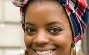 Quand le foulard s'harmonise avec vos cheveux crépus