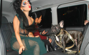 Lady Gaga au bowling en nuisette
