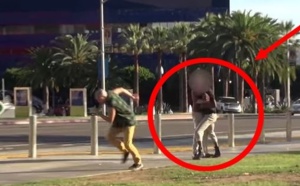 Il se fait arracher son téléphone en pleine rue... Pourtant, les passants viennent en aide au voleur ! Vraiment consternant...