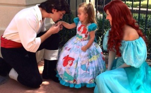 Cette maman a cousu de magnifiques costumes puis a emmené sa fillette à Disney ! Le résultat est génial...