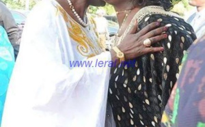 Mimi Touré en toute complicité avec Marième Faye Sall