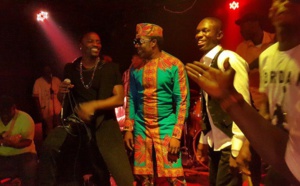 Akon et Mbaye Dièye Faye sur la scène de Pape Diouf