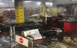 Manifestation à Dakar : La station Total de Castors et le magasin Auchan saccagés, un véhicule de la Sénélec incendié
