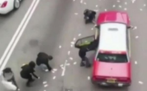 Vidéo-Hong Kong : 1,6 million d'euros sur la chaussée, la foule devient folle