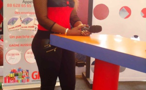 La chanteuse GuiGui toute classe sur le plateau de "Weekend Stars"