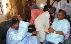 Bougane Guèye, remettant son "adiya" à Cheikh Béthio Thioune