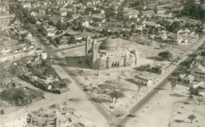 Une vue aérienne du quartier de la cathédrale à Dakar en 1930