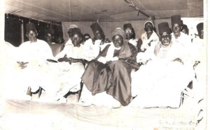 Doudou Diop Mousse , Serigne Ndakarou entouré de Notables dont Doudou Gueye Amineta Samb actuel Président des Freys