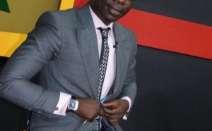 Pape Ngagne Ndiaye, animateur de « Faram Facce » en mode costume très élégant.