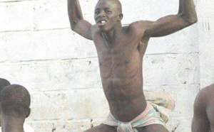 Le lutteur Yawou Dial à la barre fixe : Euskeey !