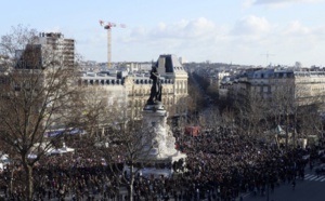 Manifestation en hommage aux victimes de "Charlie Hebdo": Des milliers de personnes déjà rassemblées à Paris
