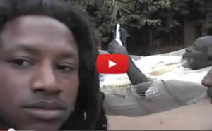 Selfie d'un Américain avec Serigne Saliou à l'an 2000