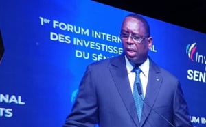Forum Invest Sénégal : La journaliste Diarra Ndiaye pose une question à Macky Sall et met...
