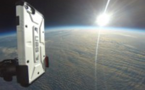 Ils testent la solidité d’une coque d’iPhone en la lançant depuis la stratosphère