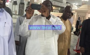 (2 photos) Incroyable ! Le Président Macky Sall en mode selfie avec son beau frère Mansour Faye