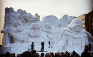 Impressionnant : 3500 tonnes de neige utilisées pour créer des sculptures inspirées de Star Wars !