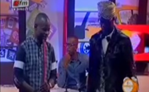 Un magicien fait des merveilles sur le plateau de "Yeewu leen"