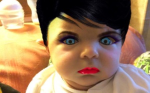 Elle relooke son bébé avec une appli de maquillage. Le résultat met un peu mal à l'aise