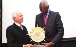 Abdou Diouf reçoit le Prix Averroes à Marrakech