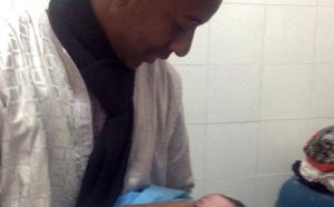 Léa Soukeyna Ndiaye de la TFM a accouché, voici le bébé dans les bras de son papa