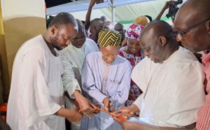 Le Khalife Cheikh Mahi Niasse bénit Khadim Bâ, DG de Locafrique, pour la signature de protocole et une inauguration au marché de Kaolack
