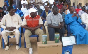El Malick SECK à Thies pour gazonner le champ de course et offrir 100 projecteurs