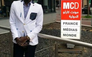 Pape Diouf devant les locaux de France médias monde 
