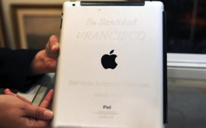 L'ancien iPad du pape vendu 30.500 dollars