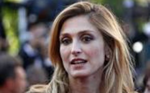 Julie Gayet ramène ses meubles à l'Elysée !