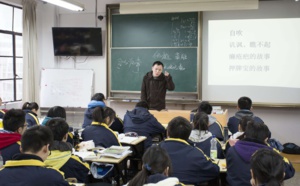 Chine : Un étudiant a porté pendant trois ans son ami handicapé jusqu'à l'école