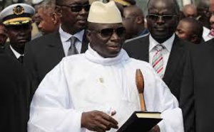 L'illuminé de Kanilai, Yaya Jammeh, prie au milieu de la forêt