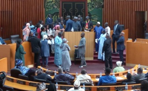 Tensions à l'Assemblée nationale : Les députés de l'opposition contestent l'interdiction de poser des questions