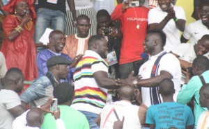 Admirez ce moment de retrouvailles plein d’émotions et de fair-play entre Balla Gaye 2 et Eumeu Sène