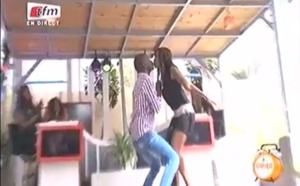 Le bouche-à-bouche de Queen Biz et Pape Cheikh Diallo