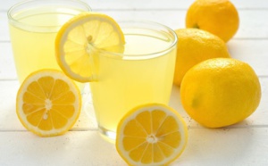 Comment retrouver la forme et la ligne en buvant seulement de l'eau avec 6 recettes différentes