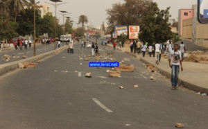 Chaude journée à l'avenue Cheikh Anta Diop: Les étudiants bloquent la circulation pour réclamer leurs bourses