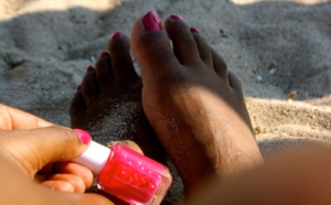 Le vernis à ongles sur les pieds : mignon ou affreux?