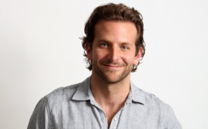 Bradley Cooper rouge de honte après avoir foncé dans une vitre