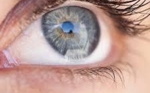 Les personnes aux yeux clairs ont plus de chance de devenir alcooliques…Une étonnante étude !