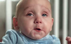 L'instant mignon : des bébés filmés en train de faire caca au ralenti (vidéo)