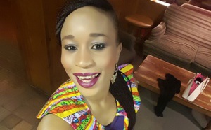 Aida Samb en mode "selfie" au Festival international de la culture