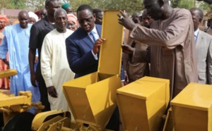 Fatick : Macky distribue des semoirs et houx pour améliorer le rendement de la région