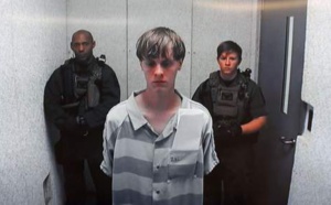 Meurtre à l'église noire de Charleston : Dylan Roof inculpé de crimes racistes