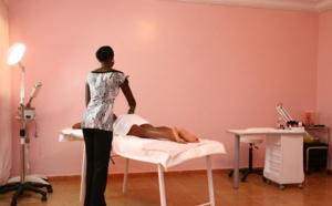 La prostitution déguisée dans les salons de massage. Regardez. 
