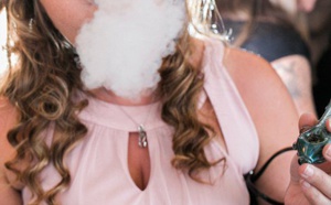 Pour leur mariage, pas d’alcool… mais de la marijuana à la place ! Détendus…