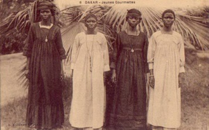 Carte postale : Admirez ces jeunes gourmettes