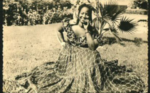 Carte postale : Une Sénégalaise tout en élégance