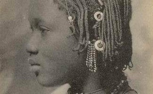 Carte postale : Admirez cette jeune fille laobé